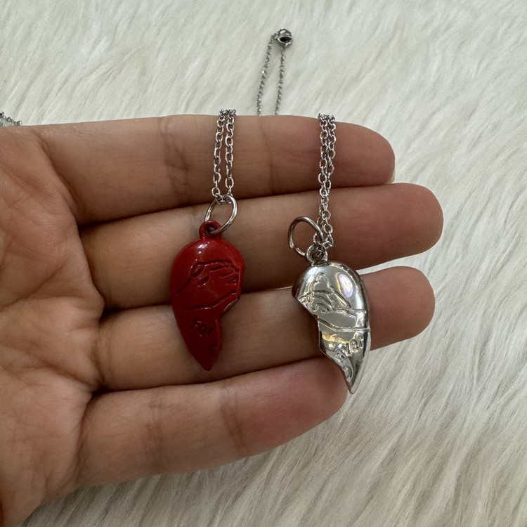 گردنبند مدل مگنتی استیل طرح قلب فور اور عاشق کد 2heart114 بسته 2 عددی