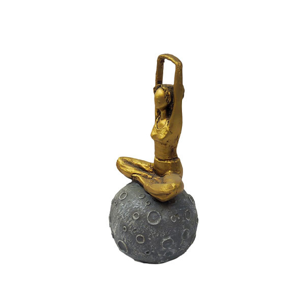 مجسمه مدل یوگا توپی