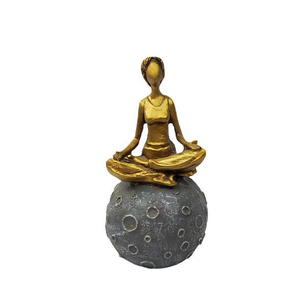 مجسمه مدل یوگا توپی