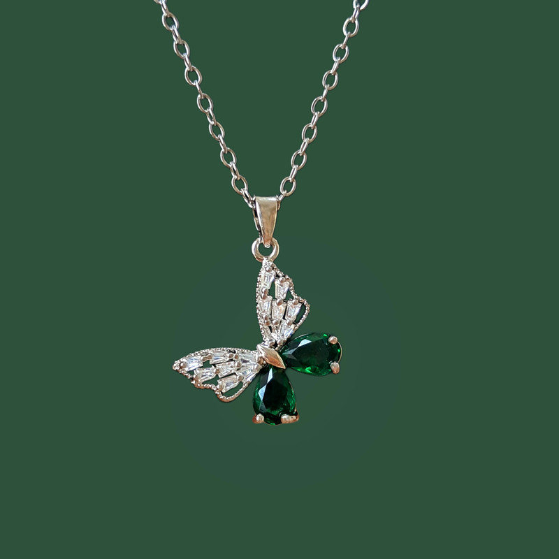 گردنبند دخترانه مدل پروانه ظریف جواهری زمردی کد Art42
