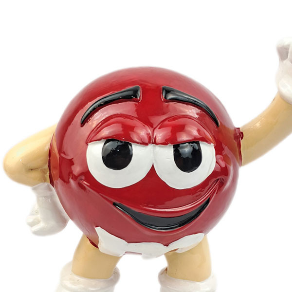 مجسمه دکوری مدل M&M ایستاده کوچک