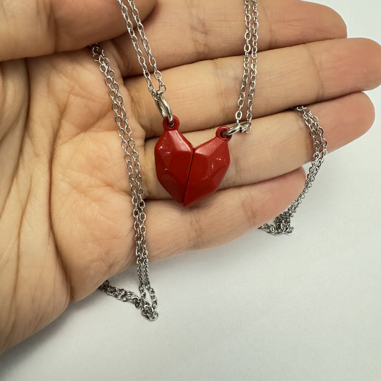 گردنبند مدل مگنتی استیل طرح قلب کریستال عاشق کد 2heart111 بسته 2 عددی