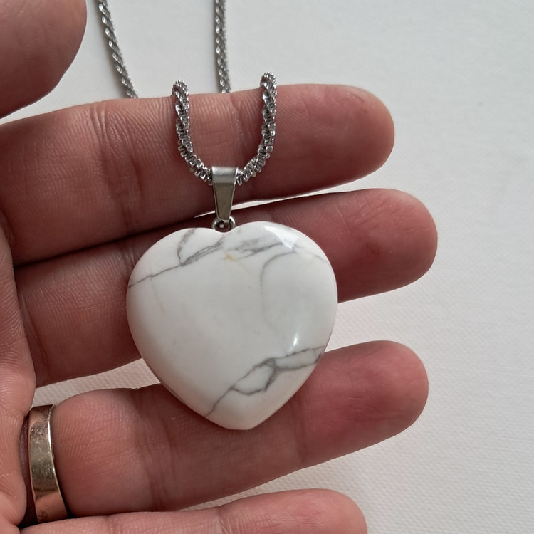گردنبند مدل سنگ طببعی هائولیت مرمری طرح قلب کد Art31